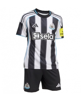 Newcastle United Maglia Gara Casa Repliche 2025-26 Bambino Maniche Corte Newcastle United Maglia Gara Casa Repliche 2025-26 Bambino Maniche Corte